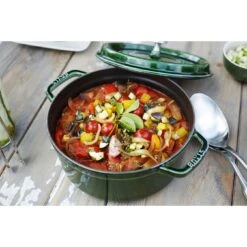 Staub Gietijzeren Braadpan 28 Cm / 6,75 L, Rond, Basilicum -Kwaliteitskeukenwinkel Voor Thuis 000017126