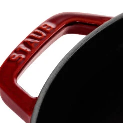 Staub Gietijzeren Braadpan 28 Cm / 6,75 L, Rond, Grenadine Rood -Kwaliteitskeukenwinkel Voor Thuis 40509 355 0 3