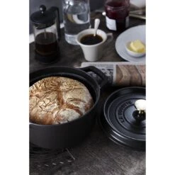 Staub Gietijzeren Braadpan 22 Cm / 2,5 L, Rond, Zwart 5 Staub Gietijzeren Braadpan 22 Cm / 2,5 L, Rond, Zwart -Kwaliteitskeukenwinkel Voor Thuis 750033064